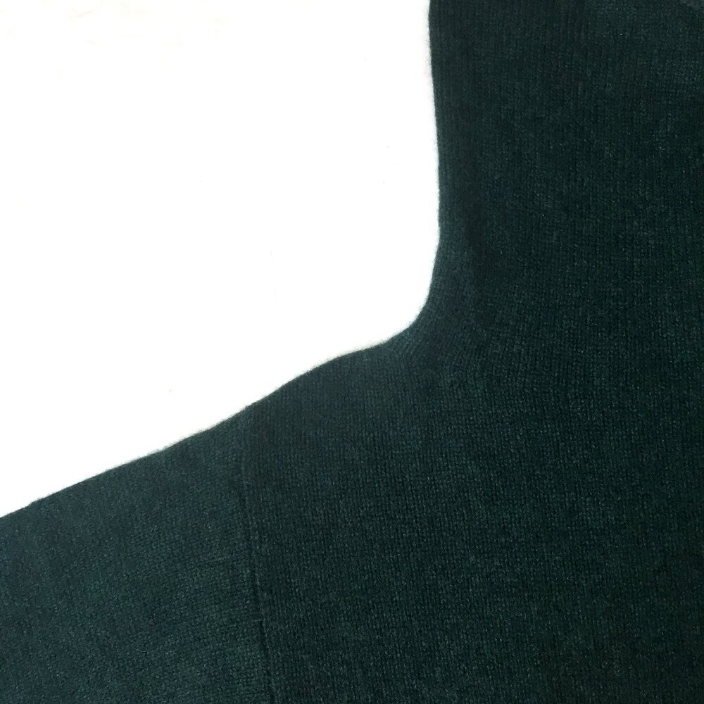 *SOLD* The Row 100% Cashmere Super Soft and Cozy Turtleneck Sweater Size M - Picture 10 of 11